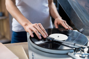 5 Reasons Why Vinyl Records Offer Superior Listening Experience To Shellac