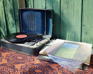 The Best Vinyl Albums for Your Outdoor Party